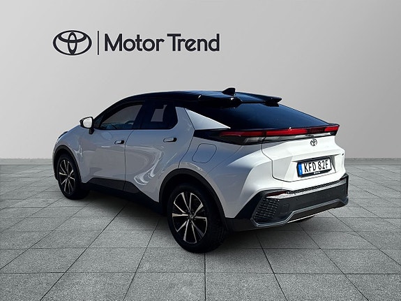 Toyota C-HR 2 of 10
