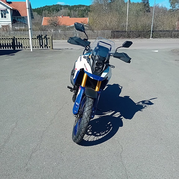 Suzuki V-Strom 800DE 3 of 7
