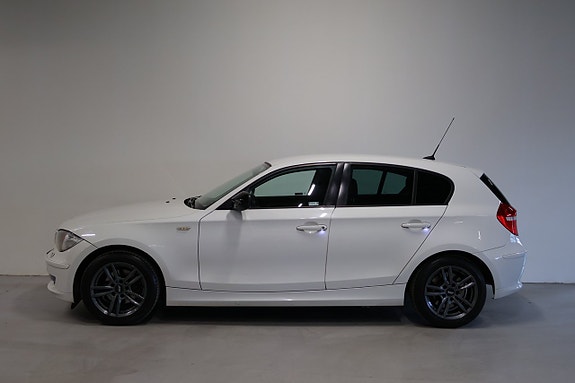 BMW 118d 4 of 5