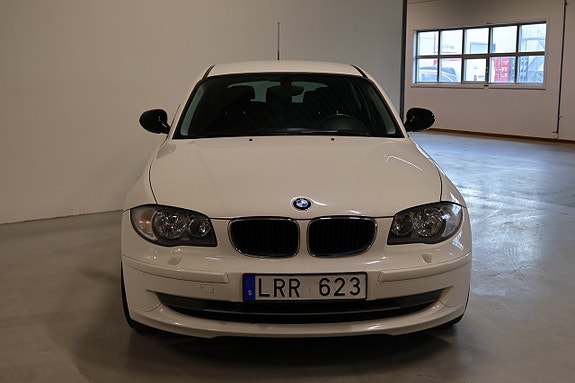 BMW 118d 2 of 5