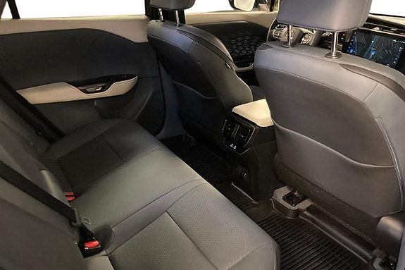 Lexus RZ300e 7 of 19