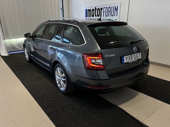 Skoda Octavia 3 of 5