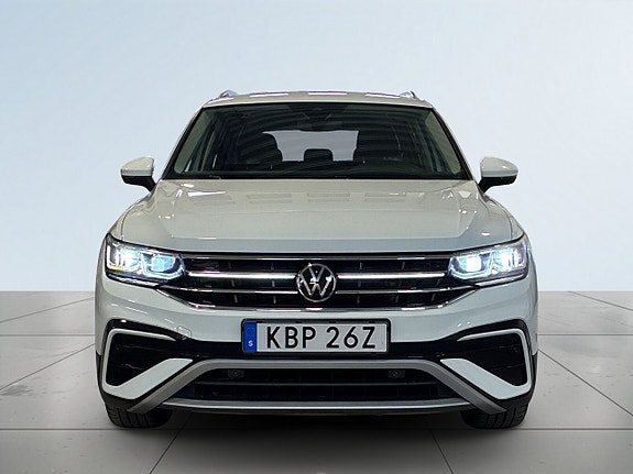 Volkswagen Tiguan Allspace 2 of 5