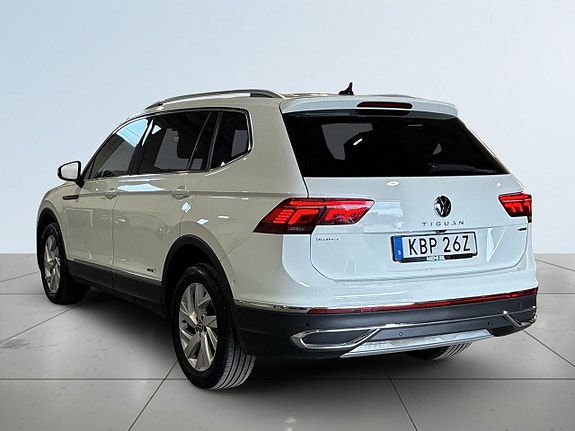 Volkswagen Tiguan Allspace 4 of 5