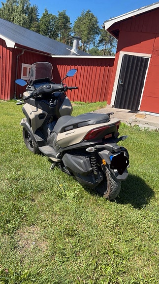 Yamaha Tricity 2 of 4