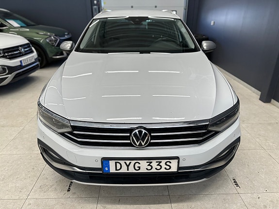 Volkswagen Passat Alltrack 3 of 5
