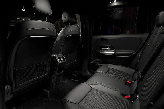 Mercedes-Benz GLB200 19 of 22