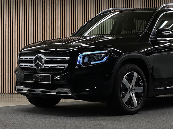 Mercedes-Benz GLB200 3 of 5