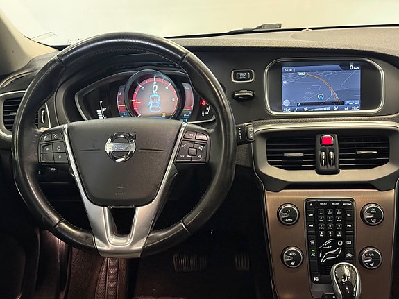 Volvo V40 Cross Country 14 of 27