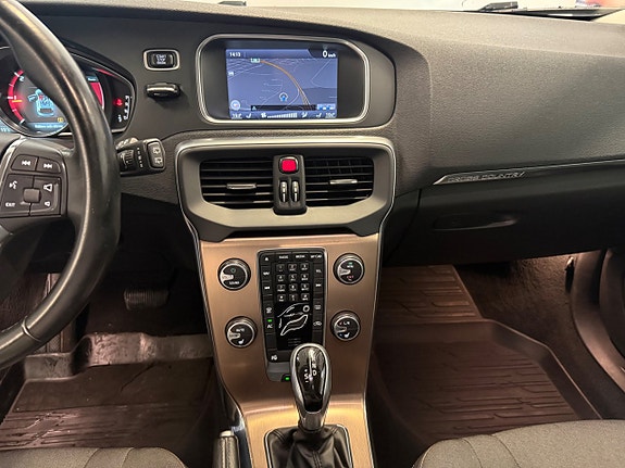 Volvo V40 Cross Country 15 of 27