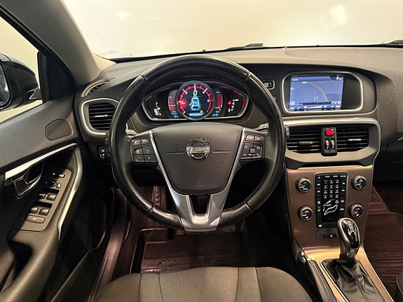 Volvo V40 Cross Country 12 of 27