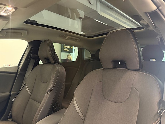 Volvo V40 Cross Country 22 of 27