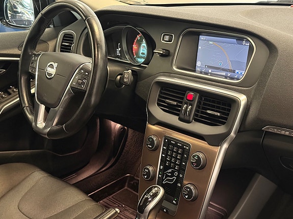 Volvo V40 Cross Country 25 of 27