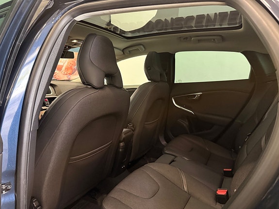 Volvo V40 Cross Country 21 of 27