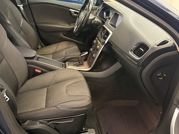 Volvo V40 Cross Country 24 of 27