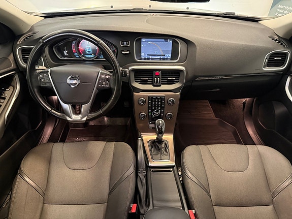 Volvo V40 Cross Country 13 of 27