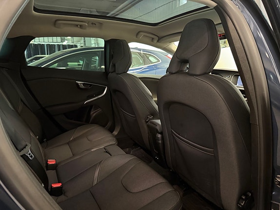 Volvo V40 Cross Country 23 of 27