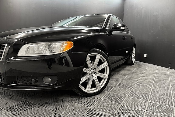 Volvo S80 3 of 5