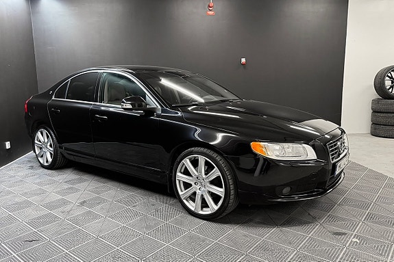 Volvo S80 4 of 5