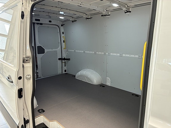 Volkswagen Crafter 13 of 15