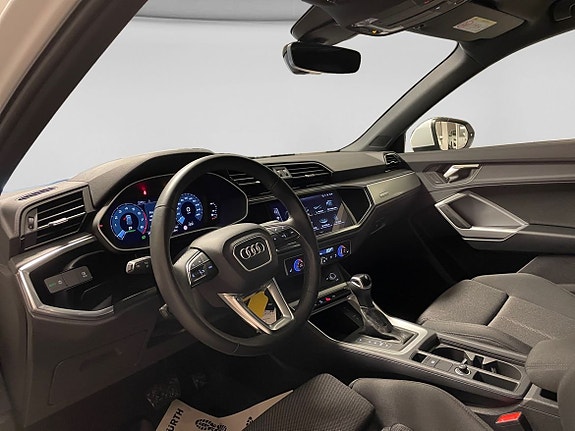 Audi Q3 4 of 5