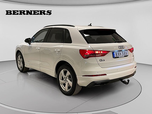 Audi Q3 3 of 5