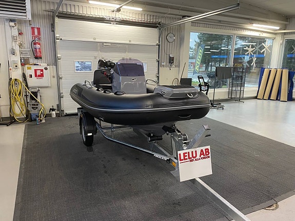 Grand 340 NF -23 Black Edition Mercury F30 med Trailer