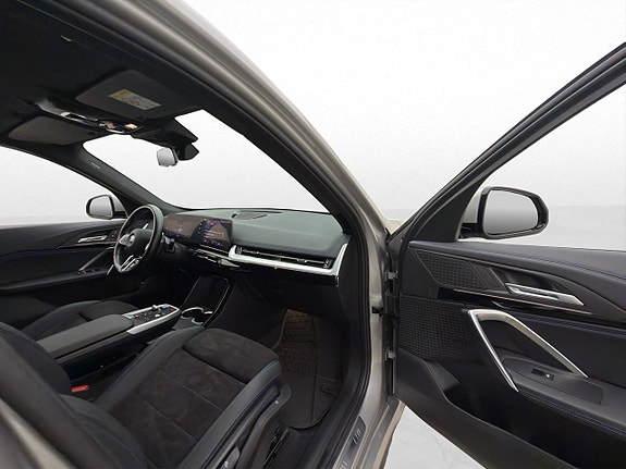 BMW iX1 28 of 30