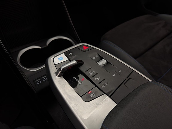 BMW iX1 25 of 30