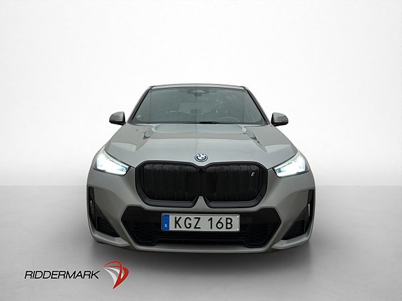 BMW iX1 3 of 5