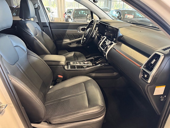 Kia Sorento 14 of 28