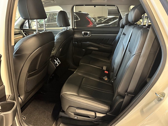 Kia Sorento 11 of 28