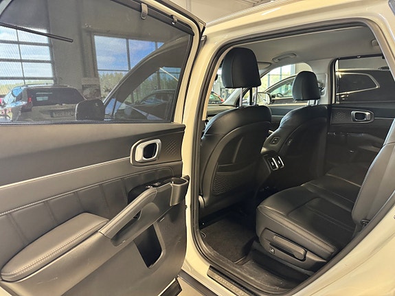 Kia Sorento 10 of 28