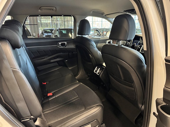 Kia Sorento 15 of 28