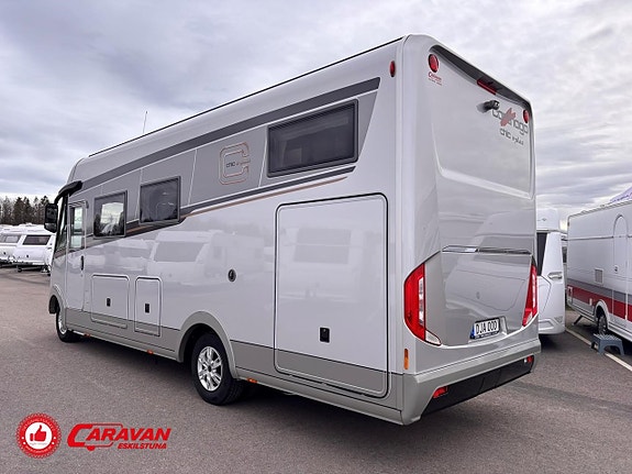 Carthago Chic S-Plus i 50 LE / Iveco / 207 hk / Hydrauliska stödben / Dragkrok 2 of 27