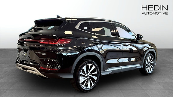 BYD Seal U 2 of 5