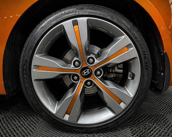 Hyundai Veloster 9 of 18