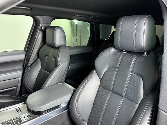 Land Rover Range Rover Sport 10 of 17