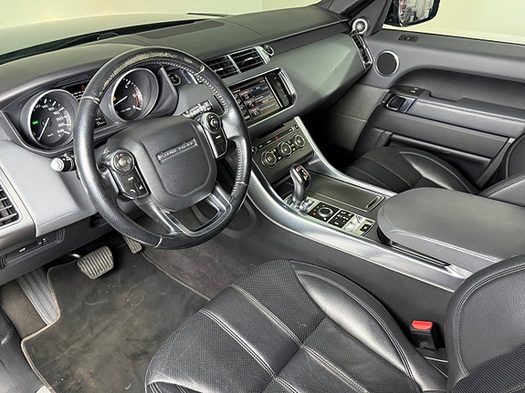 Land Rover Range Rover Sport 9 of 17
