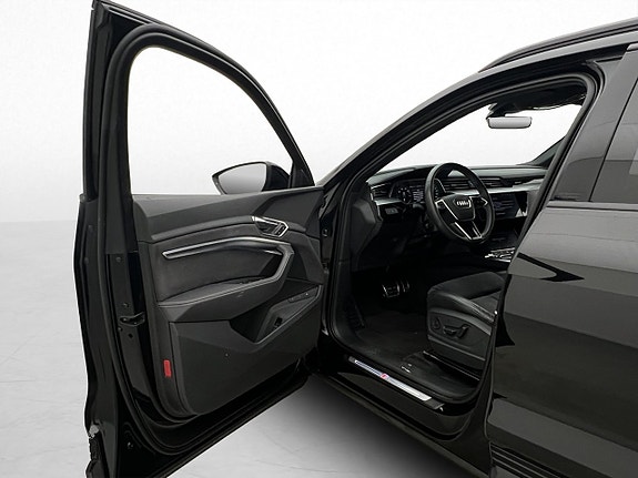 Audi Q8 11 of 30
