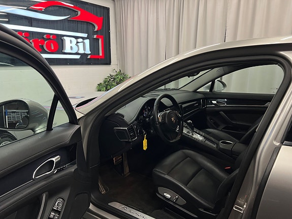 Porsche Panamera 4 12 of 30