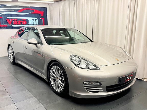 Porsche Panamera 4 2 of 30