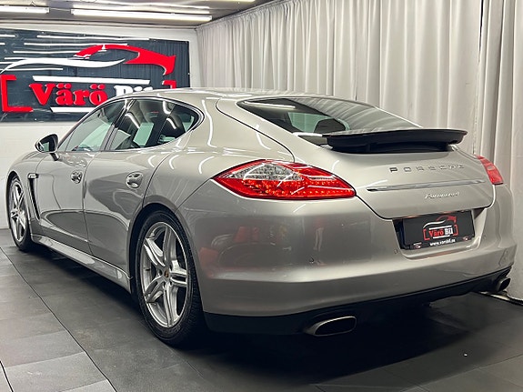 Porsche Panamera 4 4 of 5
