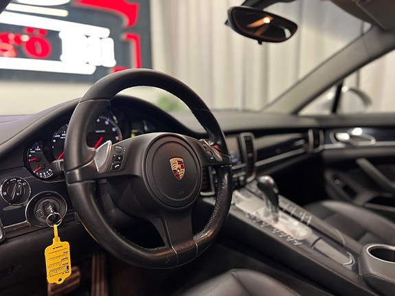 Porsche Panamera 4 14 of 30