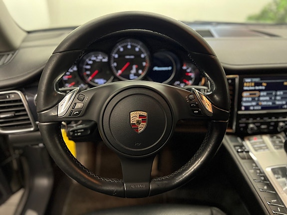 Porsche Panamera 4 17 of 30