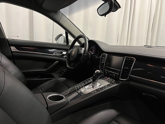 Porsche Panamera 4 25 of 30