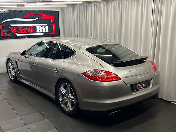 Porsche Panamera 4 5 of 5