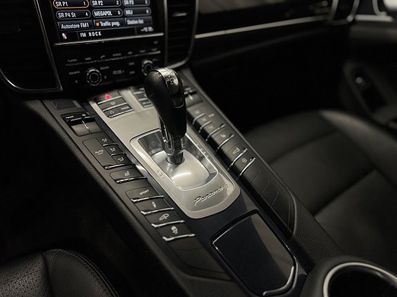 Porsche Panamera 4 18 of 30