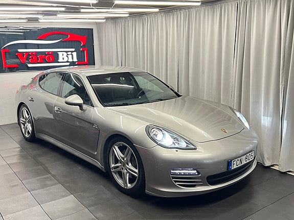 Porsche Panamera 4 3 of 5