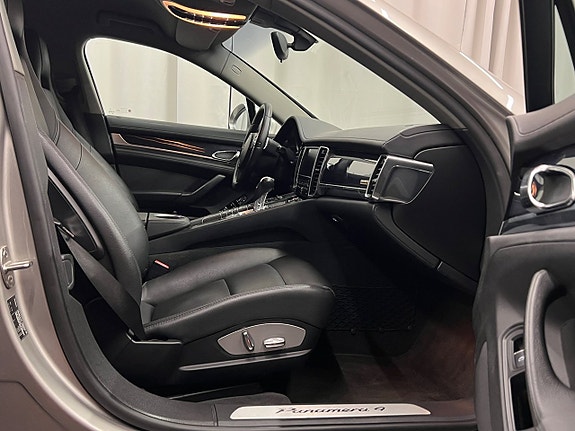 Porsche Panamera 4 23 of 30